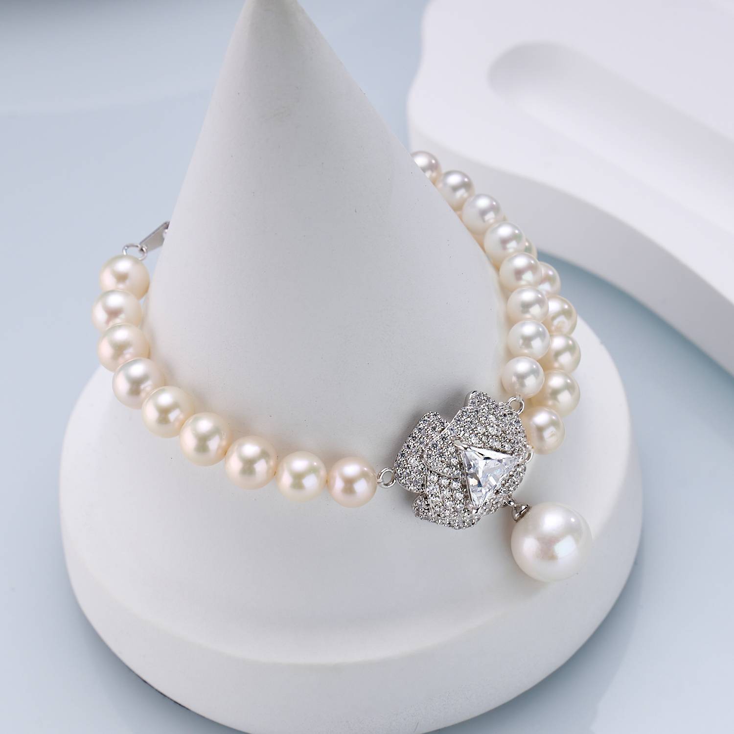 Camellia Whisper Pearl Bracelet
